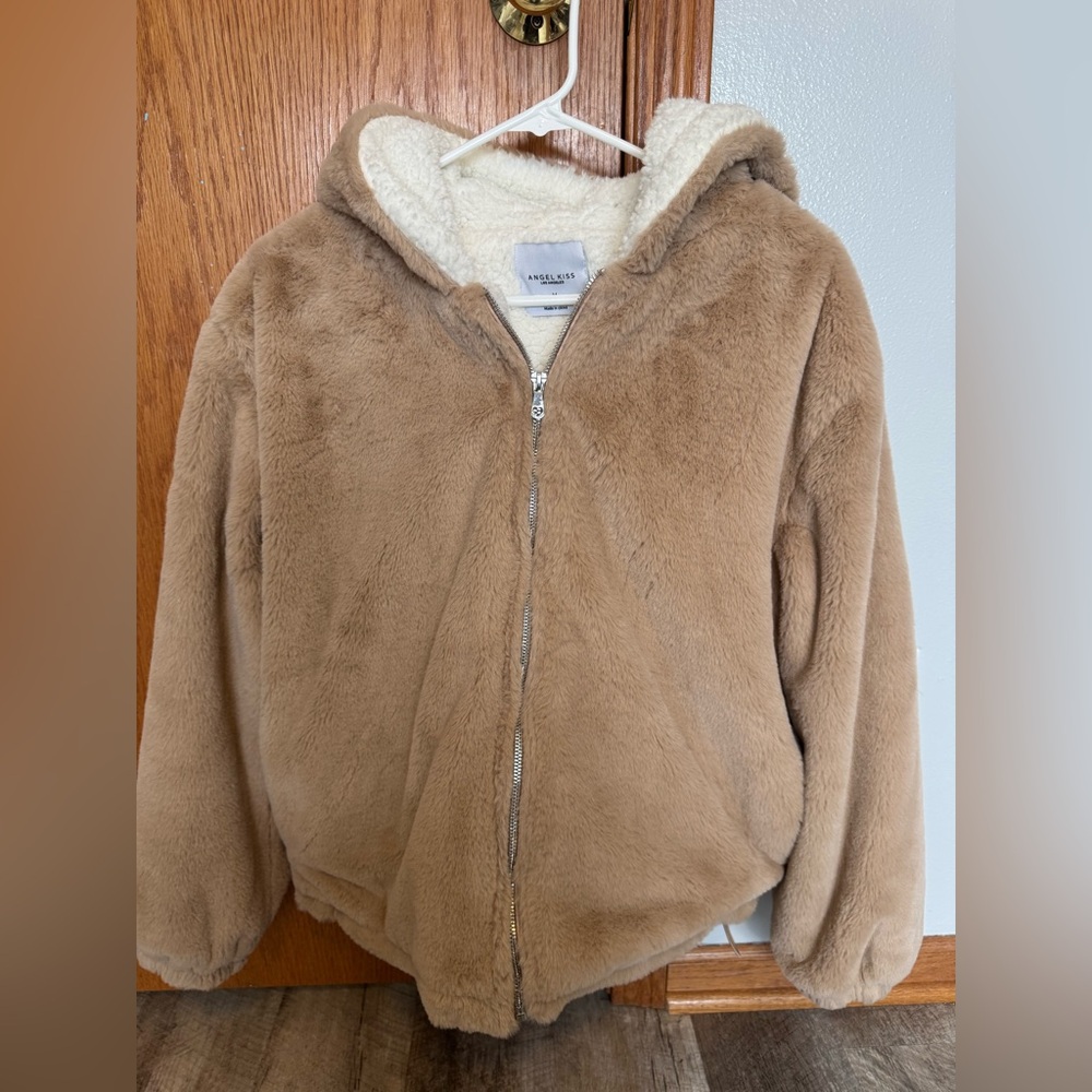 Angel Kiss size MEDIUM tan zip up coat, lined very soft/cozy, like new